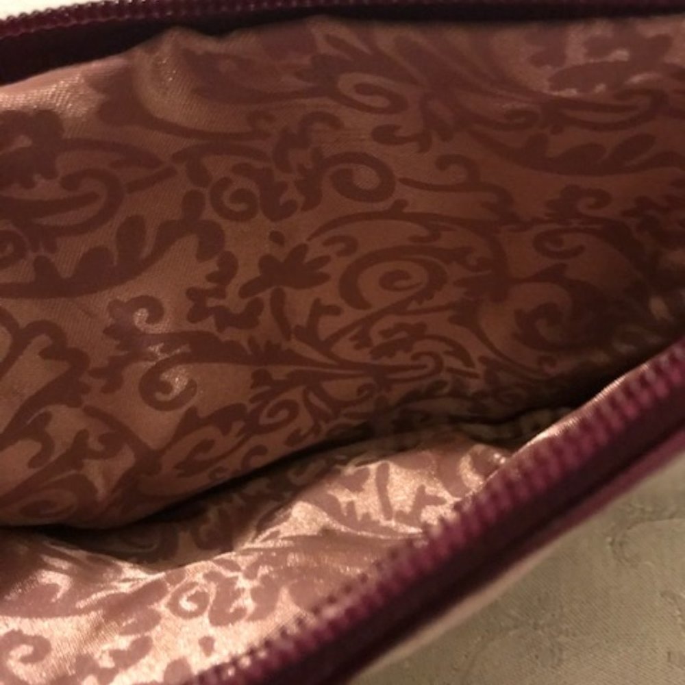 Avon burgundy velvet/vinyl wristlet coin purse - Picture 6 of 8